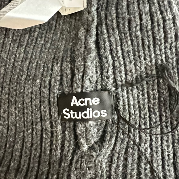 Acne Studios Gray Pansy Face Logo Patch Rib-Knit Beanie New With Tags One Size - Picture 5 of 6